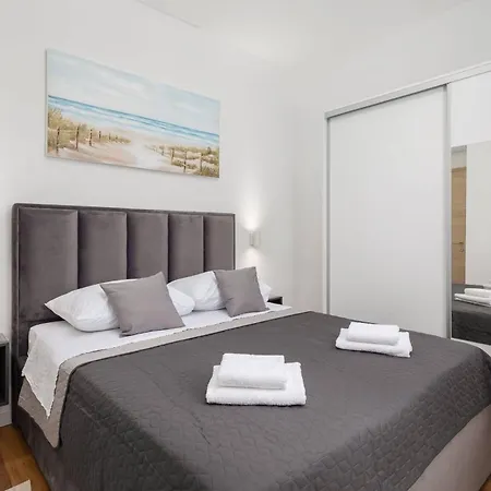 Nana And Gigo Apartamento Kaštela