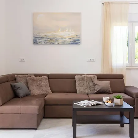 Nana And Gigo Kaštela