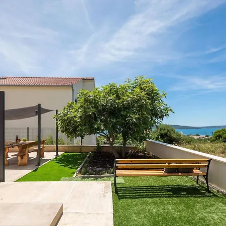 Nana And Gigo Kaštela